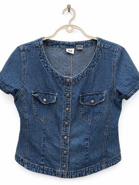 Vintage 90s Gap Button-Up short sleeve denim shirt